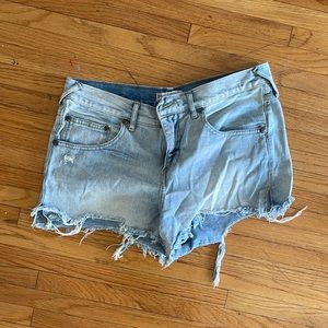 FREE PEOPLE light wash denim shorts!